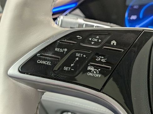 Used 2023 Mercedes-Benz EQS 580 4MATIC SUV image 13