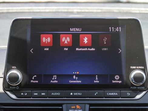 Used 2024 Nissan Altima 2.5 SV FWD image 14