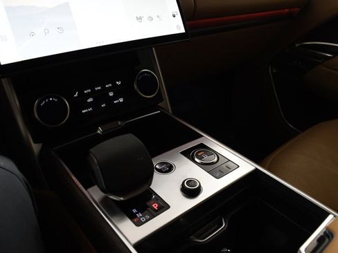 Used 2023 Land Rover Range Rover Long Wheelbase SE image 33