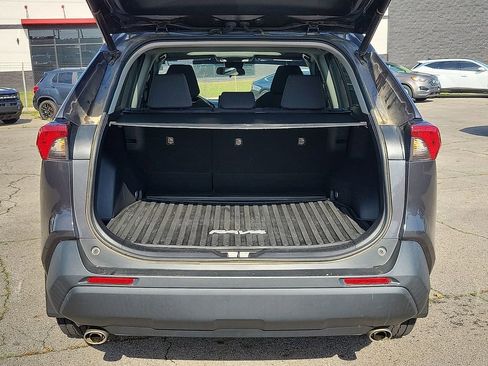 Used 2022 Toyota RAV4 XLE w/ Convenience Package FWD image 8