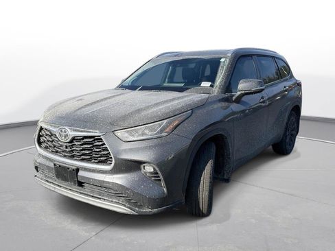 Certified 2025 Toyota Highlander Platinum image 2