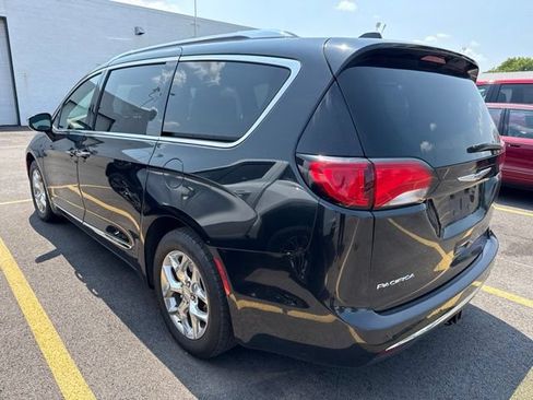 Used 2020 Chrysler Pacifica Limited FWD image 3