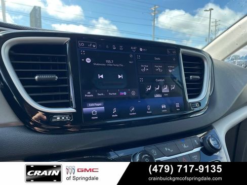 Used 2024 Chrysler Pacifica Touring-L FWD image 17