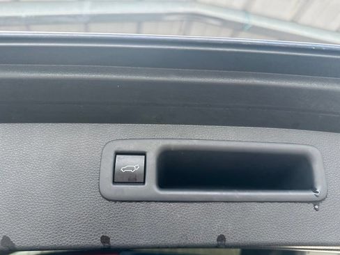 Used 2020 Toyota Highlander XLE FWD image 32