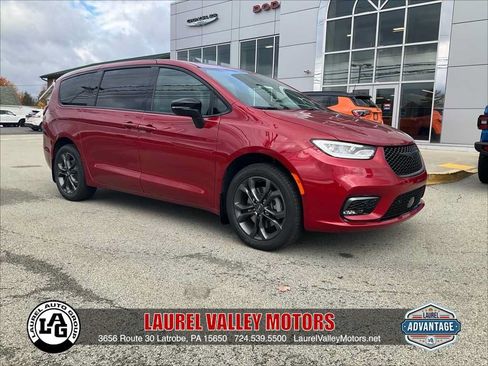 New 2026 Chrysler Pacifica Select AWD/4WD image 1
