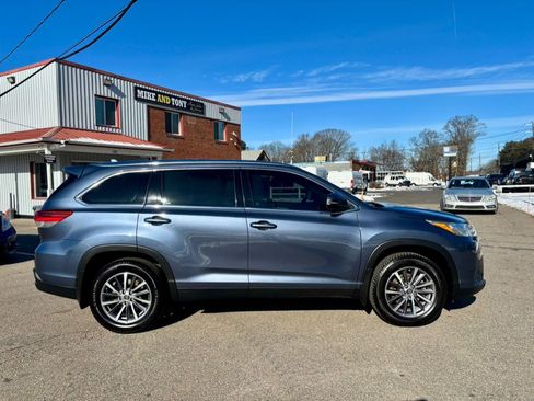 Used 2019 Toyota Highlander XLE image 4