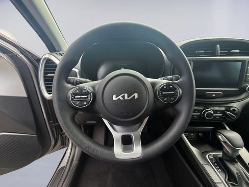 Used 2025 Kia Soul LX w/ LX Technology Package FWD image 14