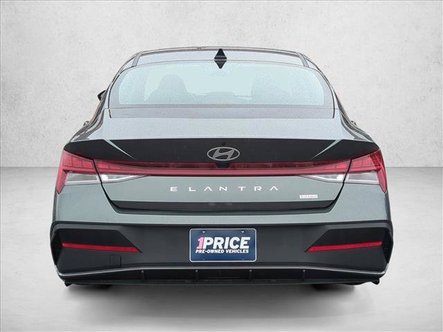 Used 2025 Hyundai Elantra Hybrid FWD image 7