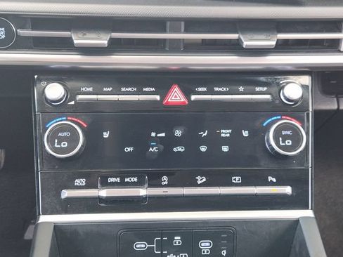 Used 2025 Hyundai Santa Fe SEL FWD image 17