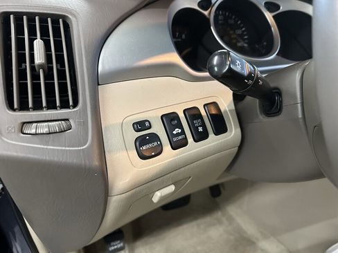 Used 2005 Toyota Highlander Limited image 28