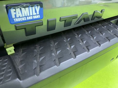 Used 2021 Nissan Titan PRO-4X w/ Pro-4x Convenience Package image 14