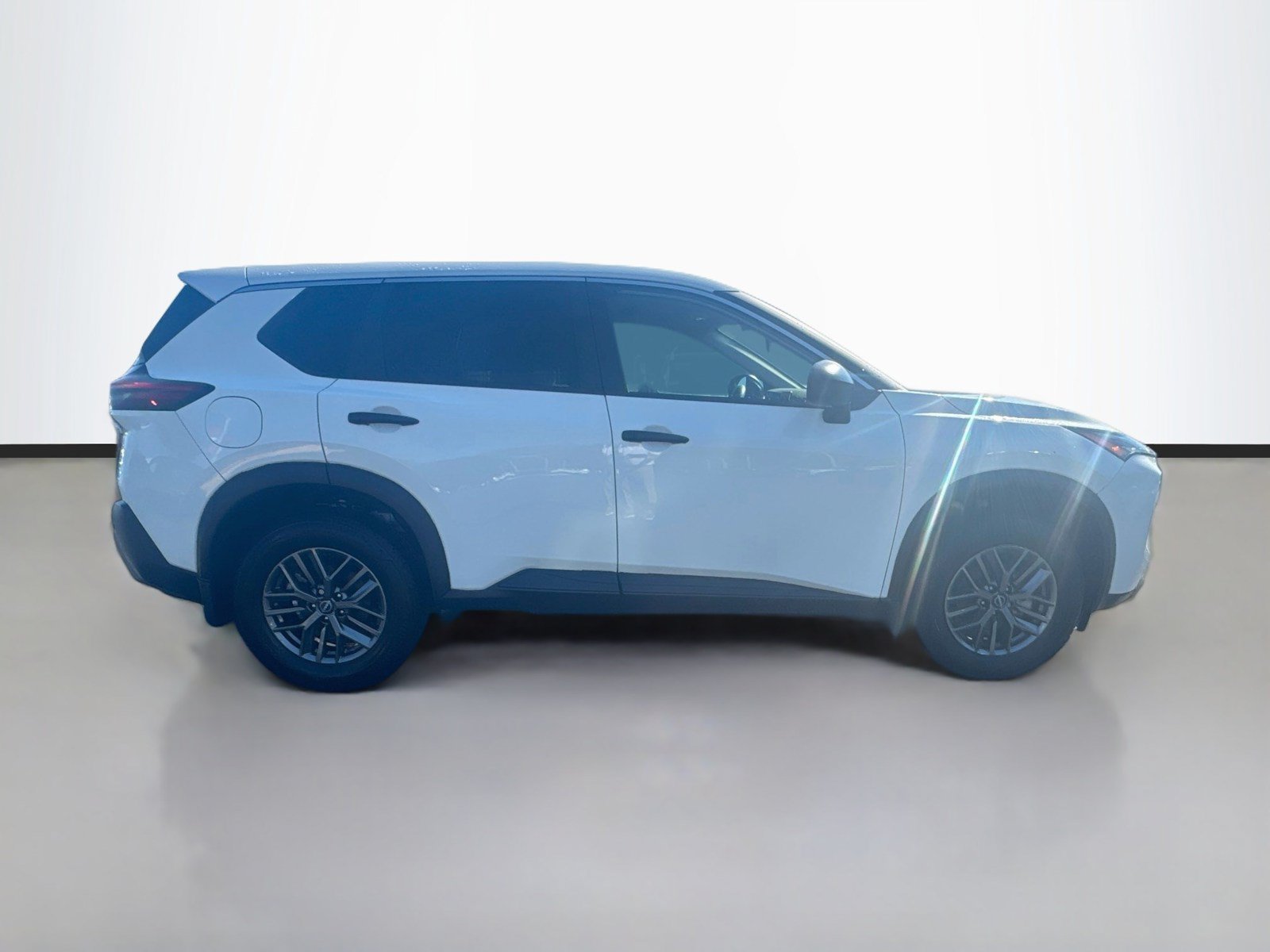 Used 2023 Nissan Rogue S FWD image 8