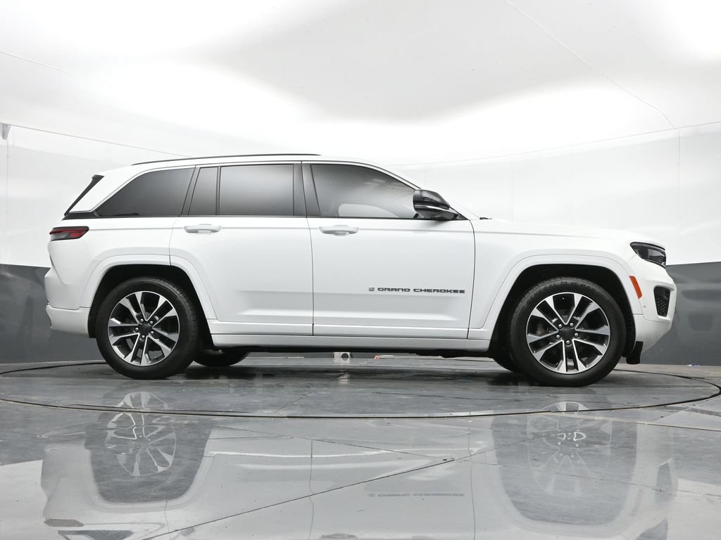 Used 2022 Jeep Grand Cherokee Overland AWD/4WD image 42