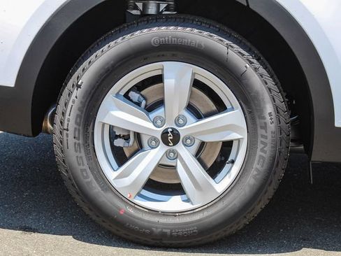 New 2024 Kia Sorento LX FWD image 11