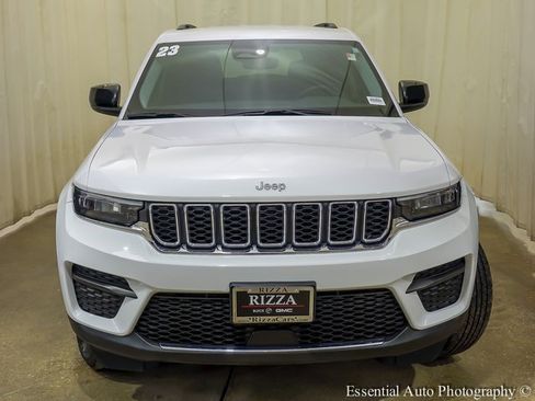 Used 2023 Jeep Grand Cherokee Laredo image 6