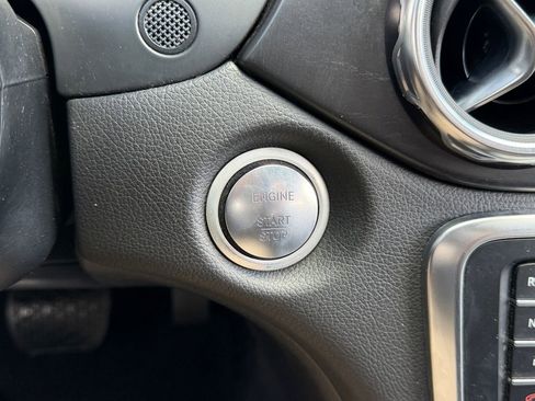 Used 2018 Mercedes-Benz GLA 250 4MATIC image 30