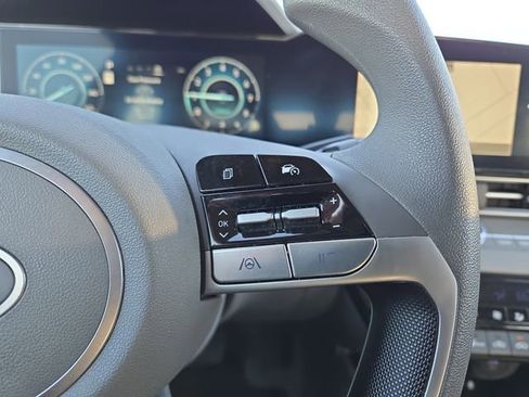 Certified 2024 Hyundai Elantra SEL image 17