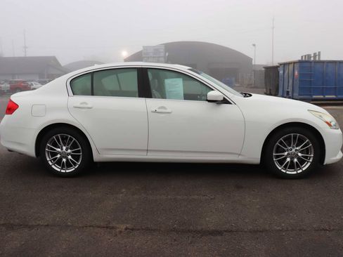 Used 2010 INFINITI G37 x w/ Premium Pkg image 4