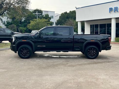 Used 2024 GMC Sierra 2500 AT4 w/ AT4 Premium Plus Package AWD/4WD image 3
