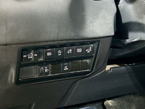 Used 2024 Toyota Tundra Limited w/ Power Package AWD/4WD image 8