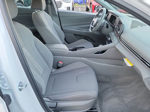 Certified 2025 Hyundai Elantra Sport image 18