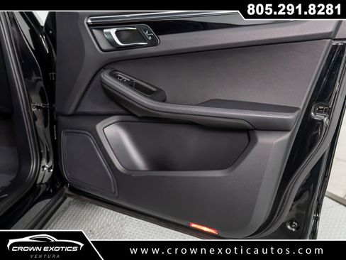 Used 2023 Porsche Macan Turbo image 10