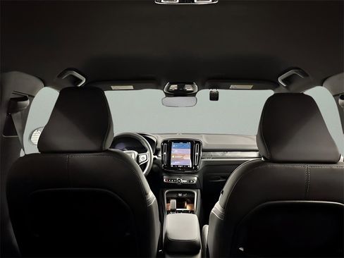 New 2024 Volvo XC40 Recharge Core w/ Protection Package Premier image 16