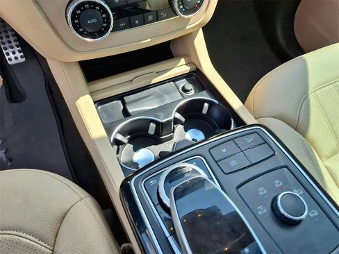 Used 2019 Mercedes-Benz GLE 400 4MATIC image 15