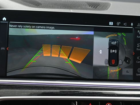 Used 2022 BMW X7 M50i image 13