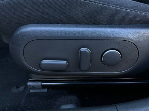 Used 2025 Hyundai Kona SEL image 11