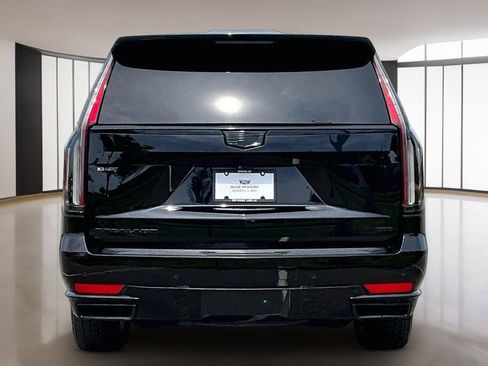 Used 2024 Cadillac Escalade ESV Premium Luxury Platinum AWD/4WD image 4