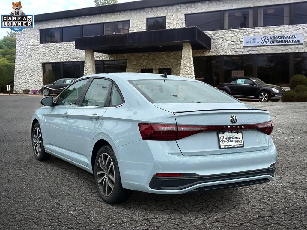 Used 2026 Volkswagen Jetta SE FWD image 6