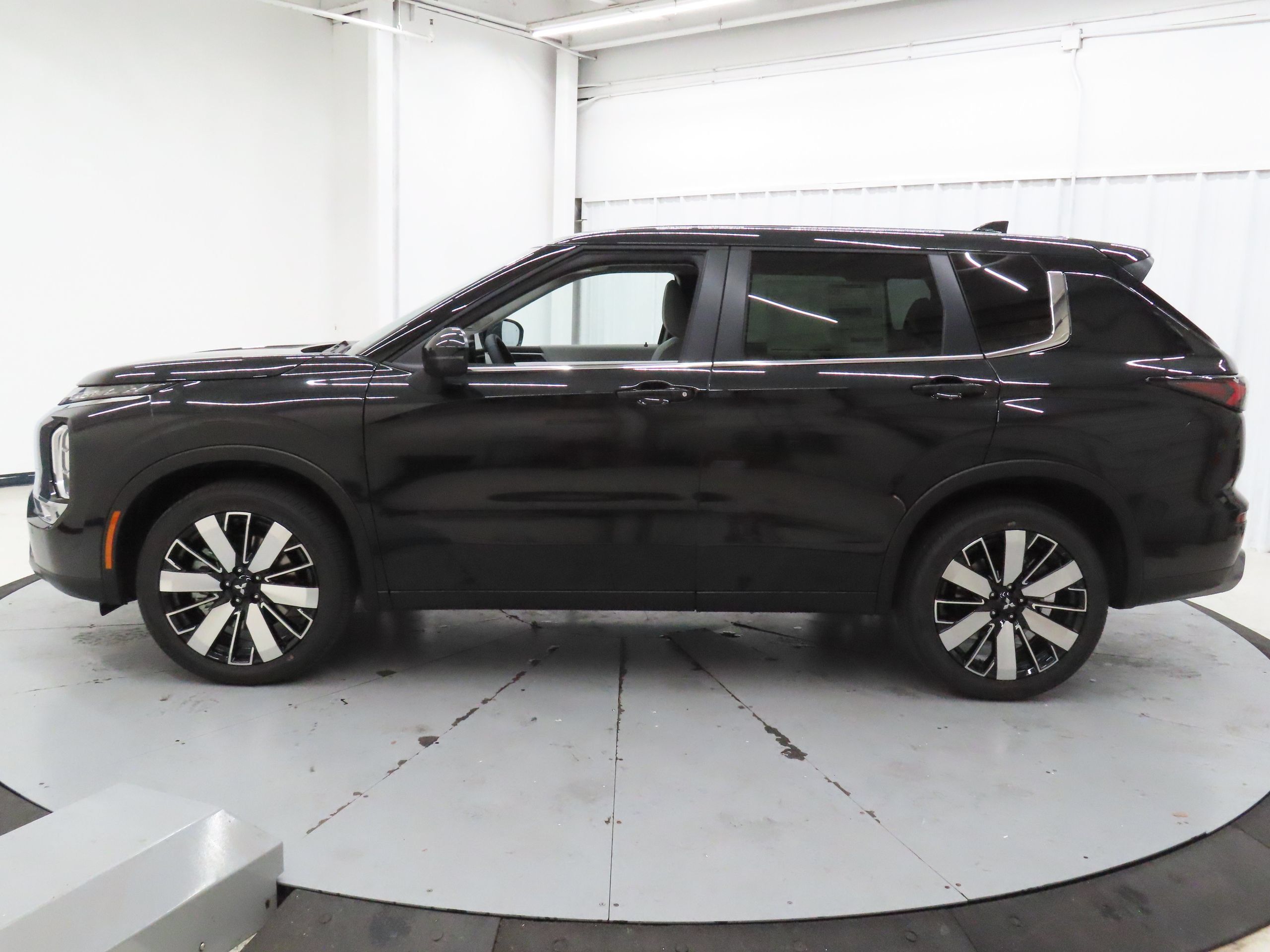 New 2026 Mitsubishi Outlander SE FWD image 7