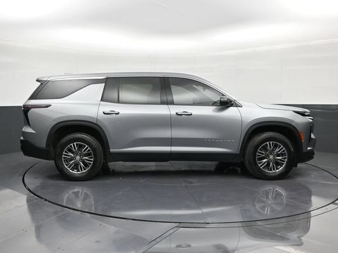 Used 2024 Chevrolet Traverse LS FWD image 6
