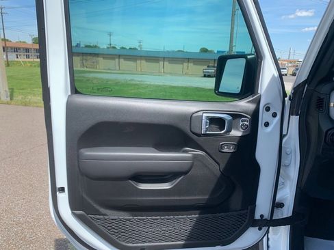 New 2025 Jeep Gladiator Sport image 11