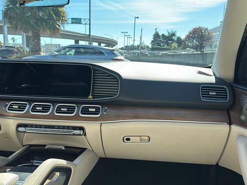 Used 2024 Mercedes-Benz GLE 350 4MATIC image 11