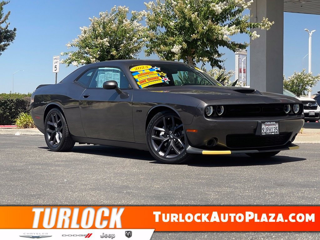 Used 2023 Dodge Challenger R/T RWD image 1