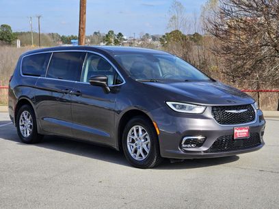 Used 2023 Chrysler Pacifica Touring-L
