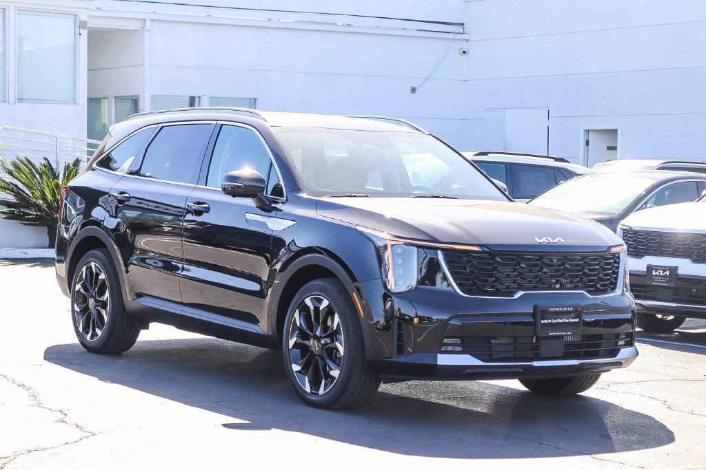 Certified 2025 Kia Sorento SX FWD image 3