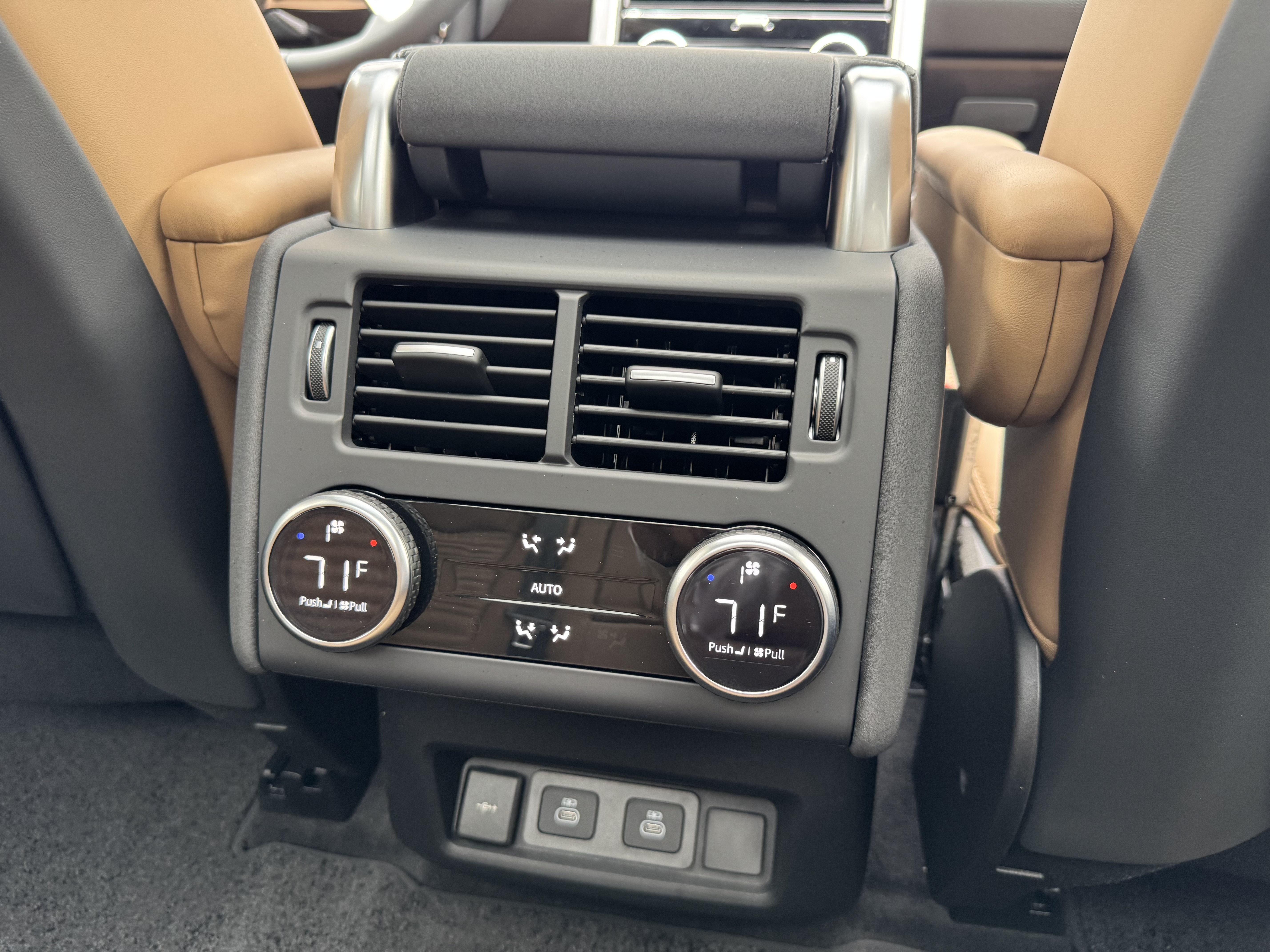 New 2026 Land Rover Discovery Limited Edition AWD/4WD image 30