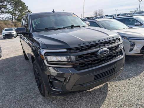 Used 2023 Ford Expedition Limited image 2