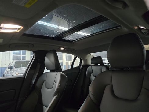 Certified 2024 Volvo S60 B5 Core w/ Climate Package image 11