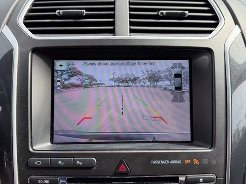 Used 2018 Ford Explorer Platinum image 15