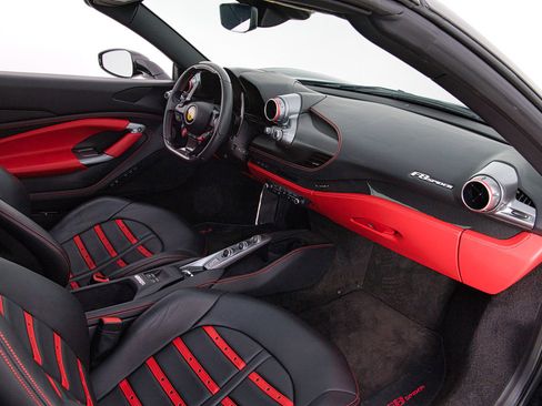 Certified 2021 Ferrari F8 Tributo RWD image 16