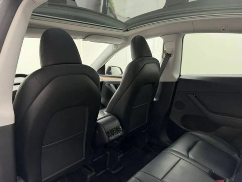 Used 2024 Tesla Model Y Long Range AWD/4WD image 27
