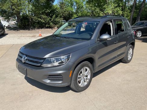 Used 2016 Volkswagen Tiguan S FWD image 5