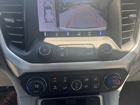 Certified 2023 GMC Acadia SLT w/ Technology Package FWD image 16