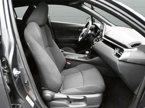 Used 2019 Toyota C-HR LE image 16