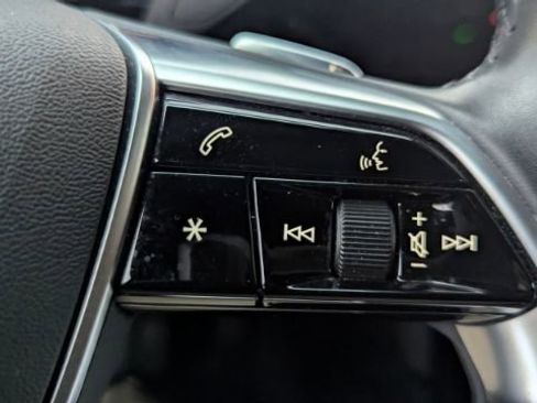 Used 2021 Audi e-tron Prestige image 26