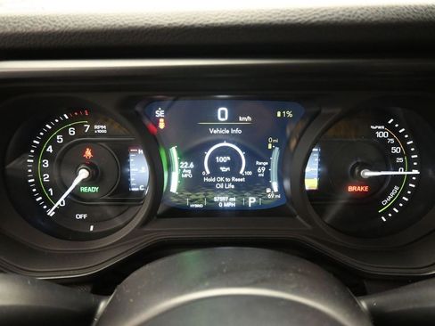 Used 2024 Jeep Wrangler Unlimited image 12